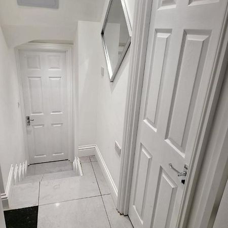 Fancy Basement Flat A Apartamento Londres Exterior foto