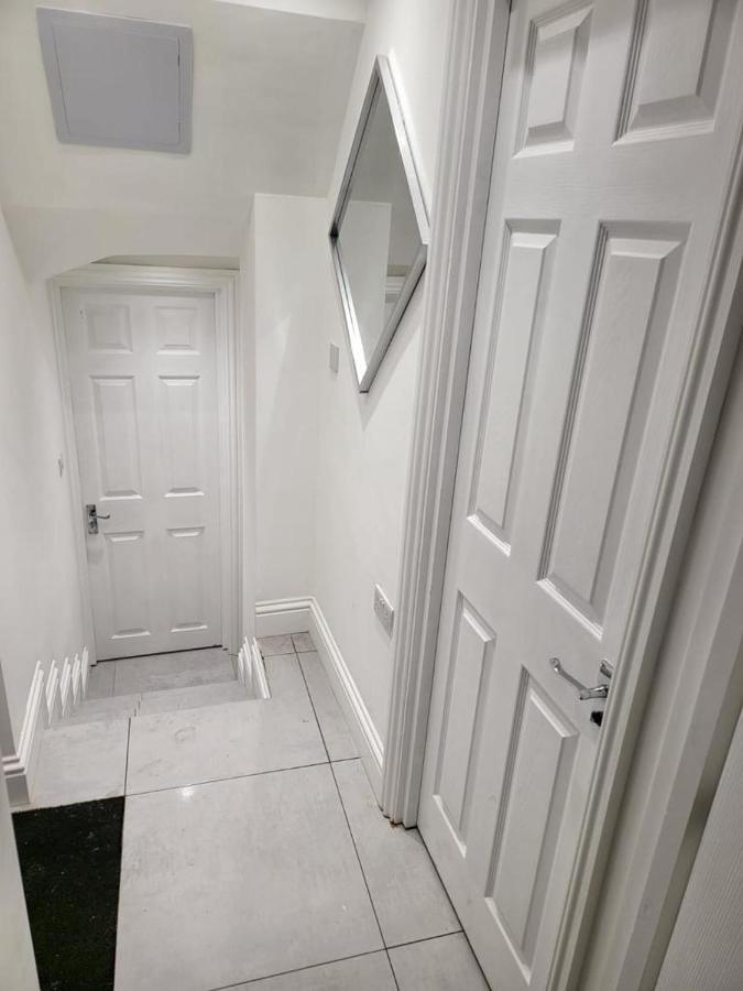 Fancy Basement Flat A Apartamento Londres Exterior foto