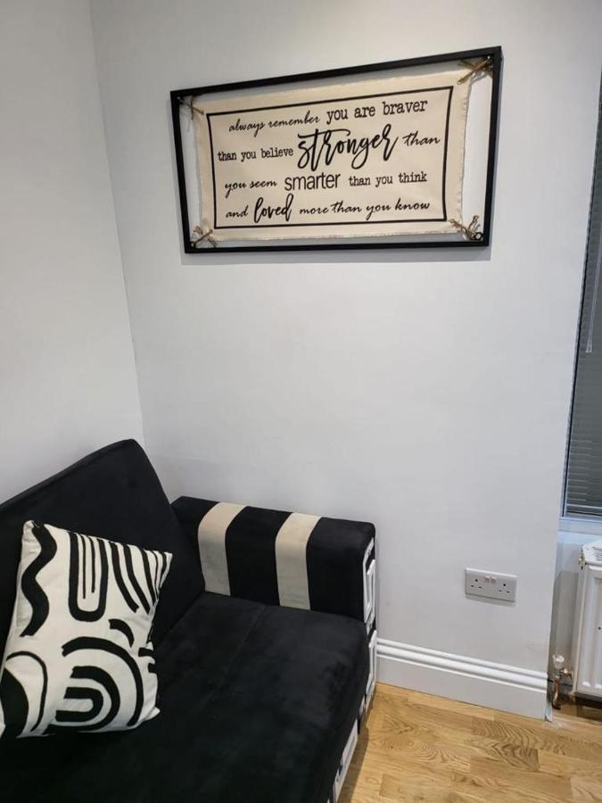 Fancy Basement Flat A Apartamento Londres Exterior foto