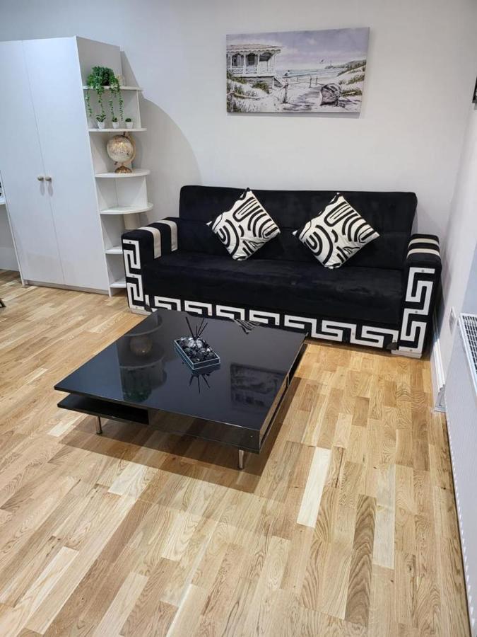 Fancy Basement Flat A Apartamento Londres Exterior foto