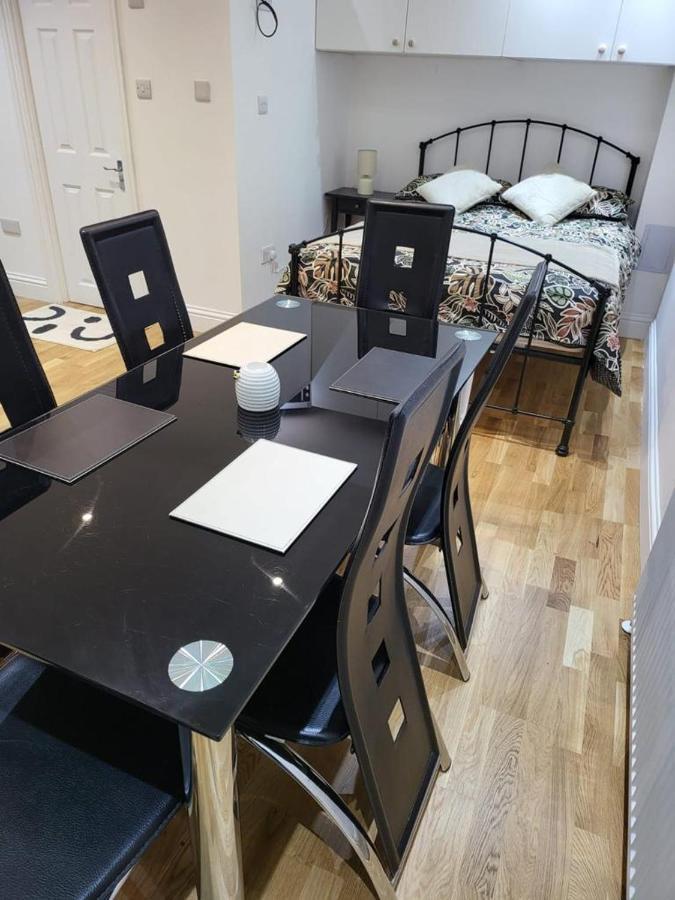 Fancy Basement Flat A Apartamento Londres Exterior foto