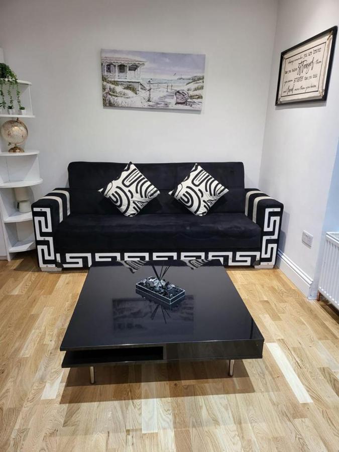 Fancy Basement Flat A Apartamento Londres Exterior foto