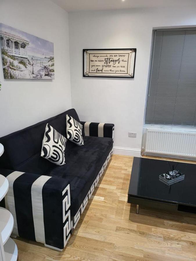 Fancy Basement Flat A Apartamento Londres Exterior foto