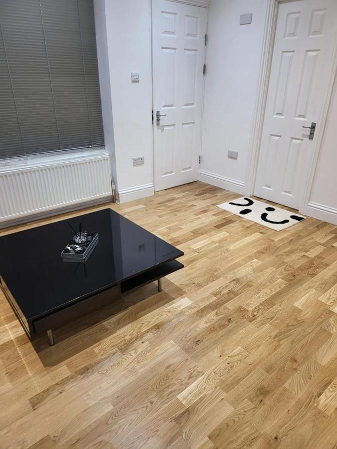 Fancy Basement Flat A Apartamento Londres Exterior foto
